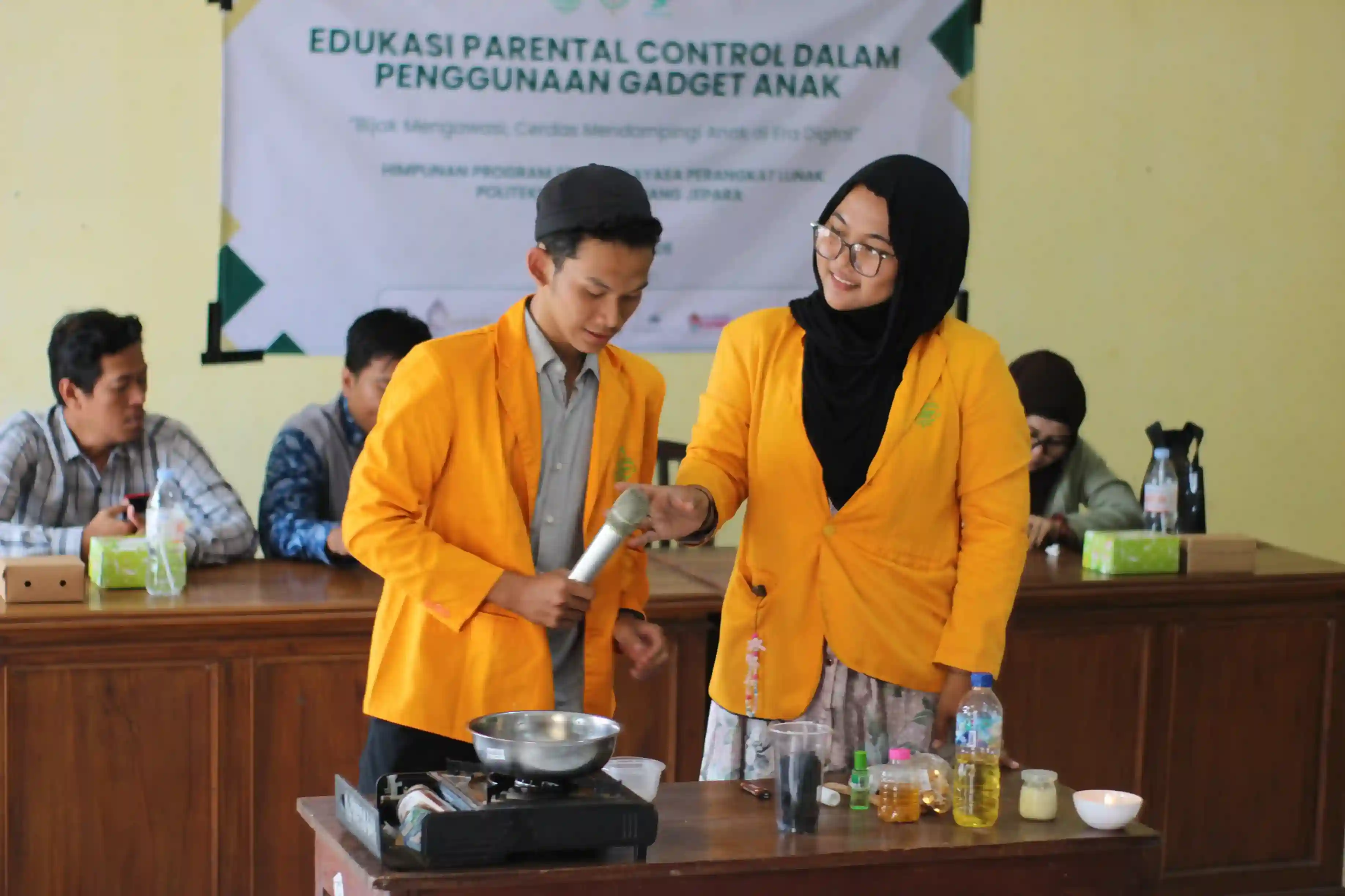 Proses Pembuatan Lilin Hias