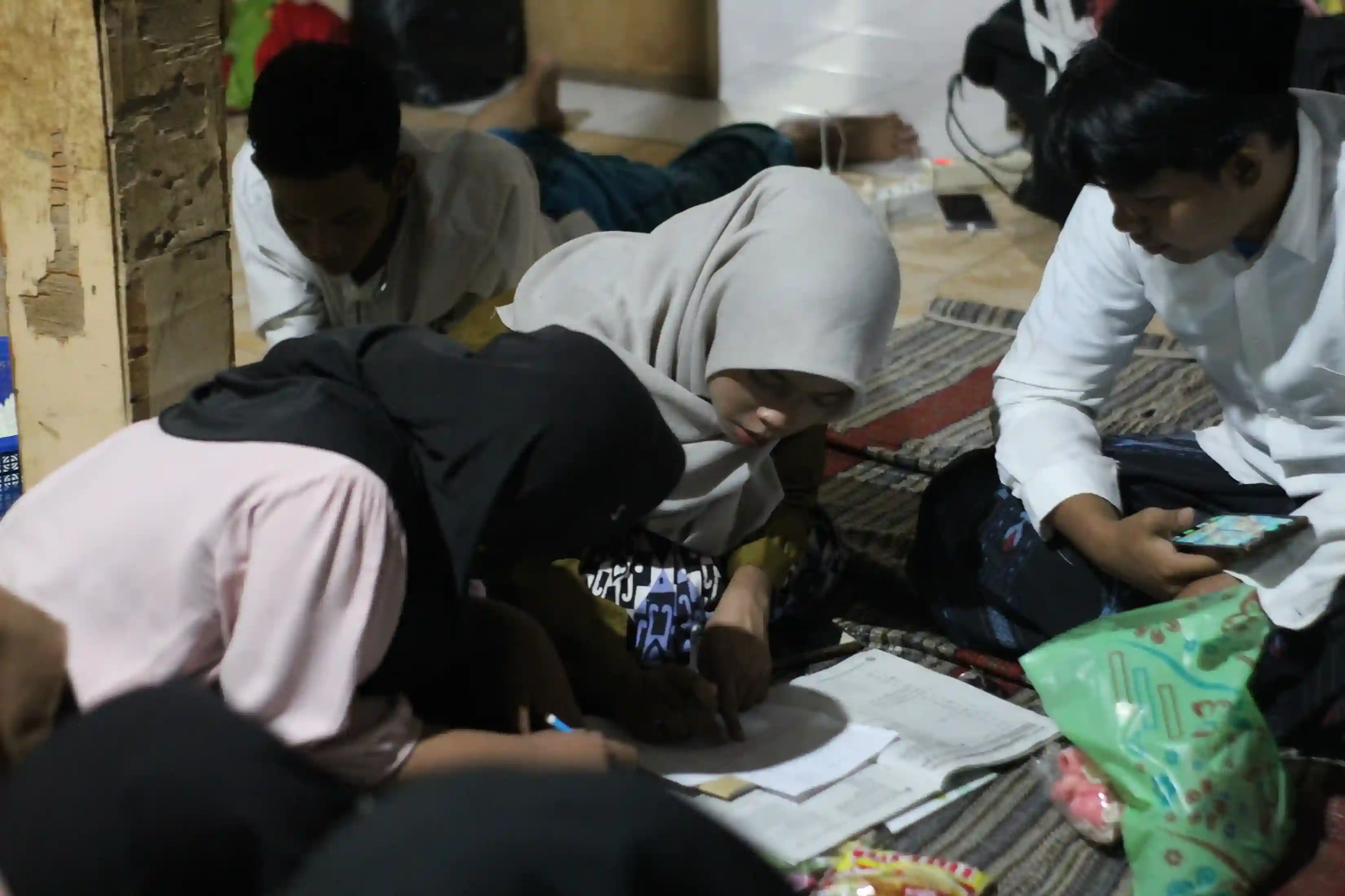 Belajar Bersama Anak Sekitar