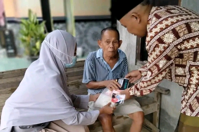 Wujudkan Kepedulian di Bulan Ramadan, Mahasiswa Polibang Salurkan Sembako untuk Kaum Dhuafa